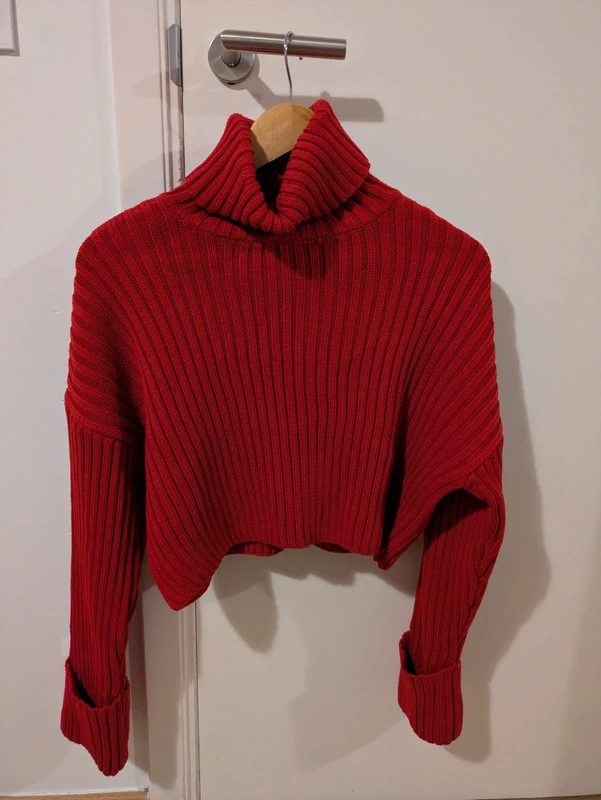 Pull rouge col roulé